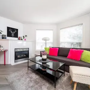  Апарт-отель The Neon Palace - Kingbed - Fireplace - Netflix - Ug Park
